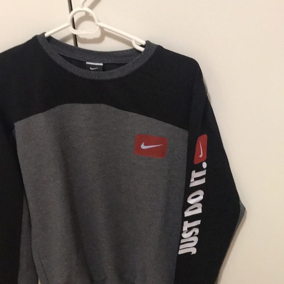 Nike - Picture 2 of 4